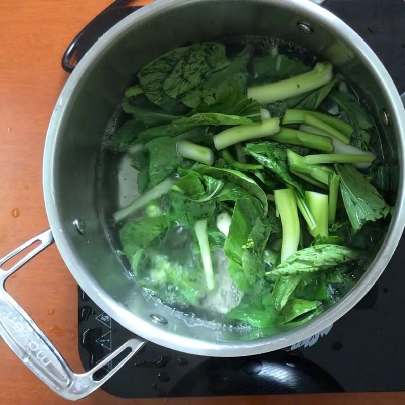 Bước 3 Luộc cải ngồng xanh mướt ngồng cải luộc chấm trứng