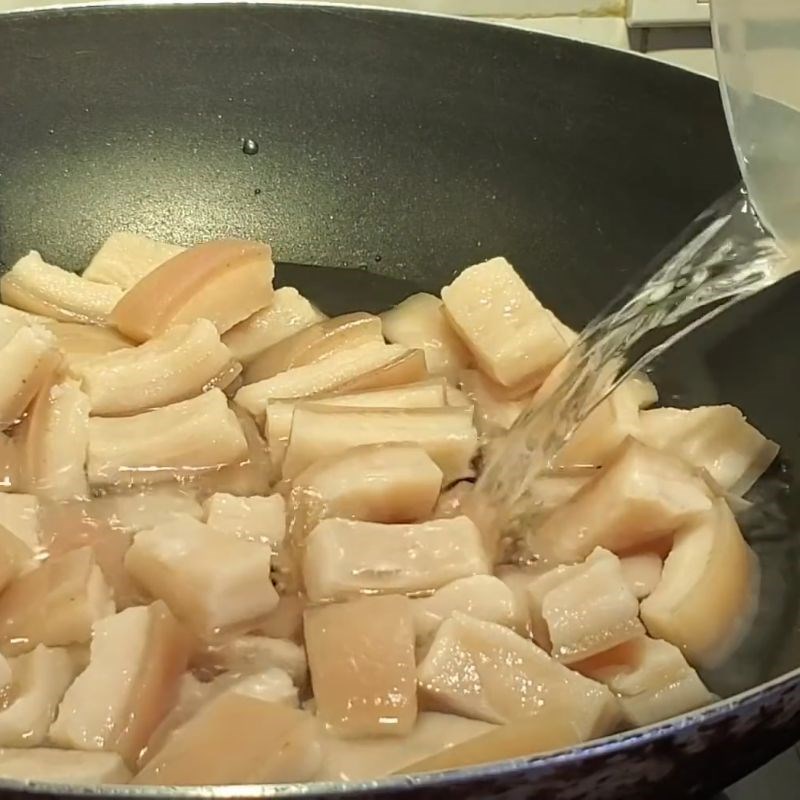 Bước 3 Luộc da heo mềm và tiết mỡ tóp mỡ da heo chiên giòn