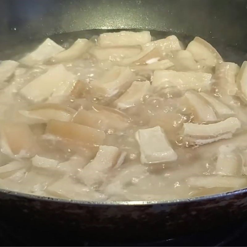 Bước 3 Luộc da heo mềm và tiết mỡ tóp mỡ da heo chiên giòn