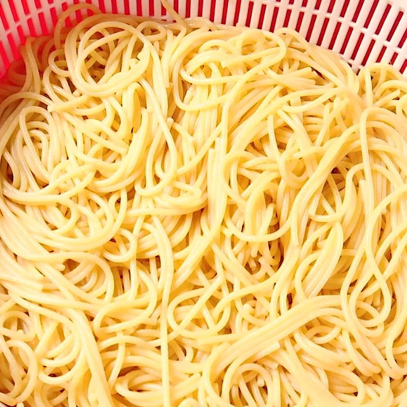 Bước 3 Luộc mì spaghetti mì spaghetti