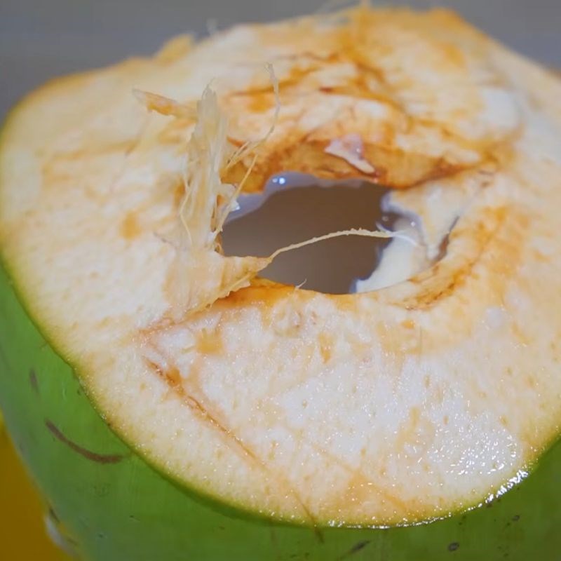 Bước 2 Luộc trứng vịt lộn với nước dừa tươi trứng vịt lộn luộc