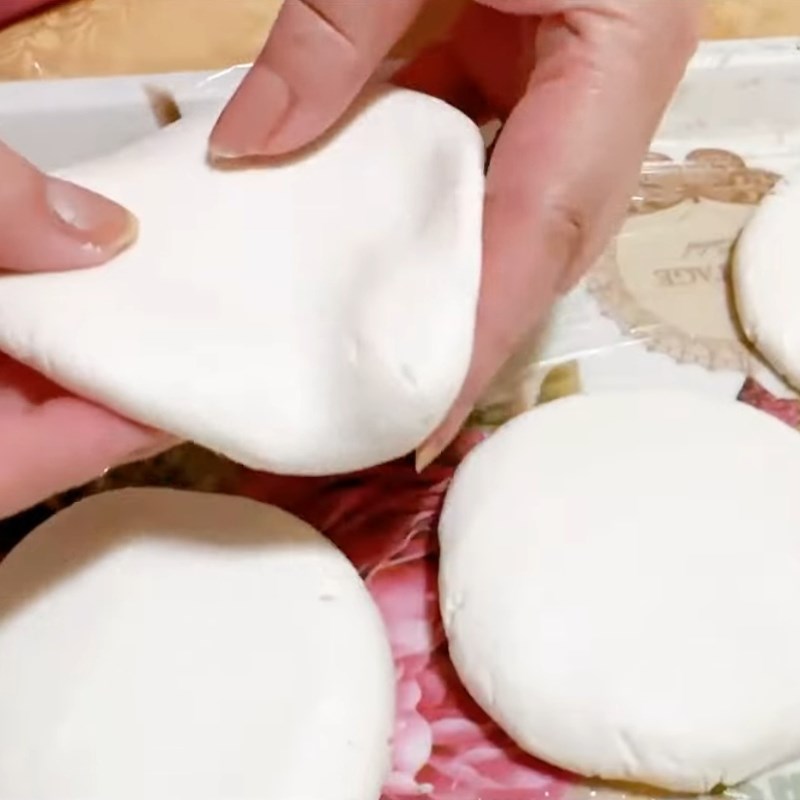 Bước 4 Luộc và giã bột Bánh dày mặn
