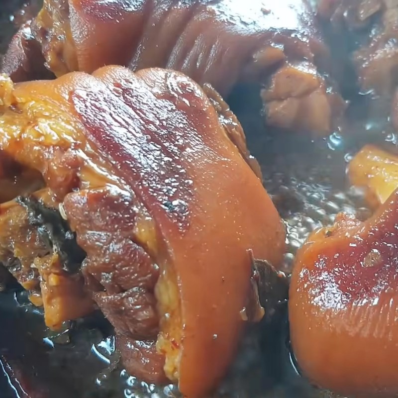 Bước 4 Nấu giò heo phá lấu Giò heo phá lấu