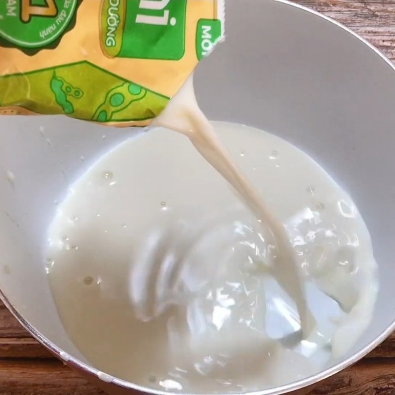 Bước 1 Nấu hỗn hợp tàu hũ sữa đậu nành Fami Tàu hũ bằng sữa đậu nành Fami