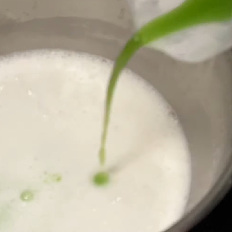 Bước 4 Nấu nước cốt dừa rưới mặt Tàu hũ Singapore bằng sữa đậu nành