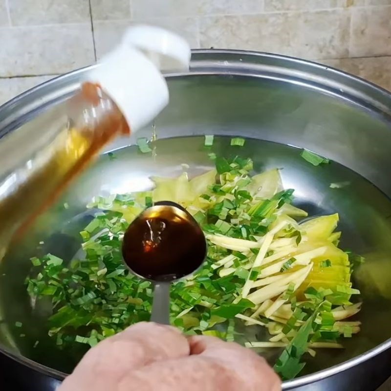 Bước 2 Nấu nước dùng canh rươi khế chua canh rươi khế chua