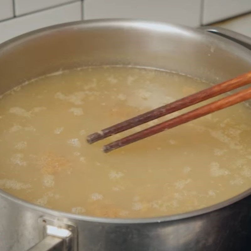 Bước 3 Nấu nước dùng lẩu riêu cua và vớt riêu cua lẩu riêu cua bắp bò sườn sụn