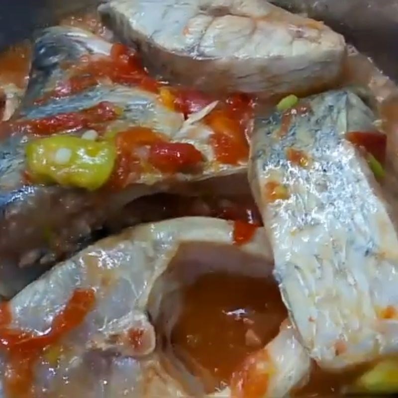 Bước 5 Nấu nước lẩu cá vược chua cay lẩu cá vược