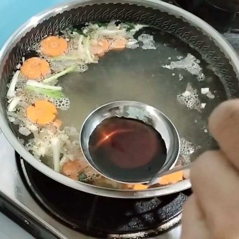 Bước 5 Nấu nước lẩu ngọt thanh Lẩu ngọt thập cẩm