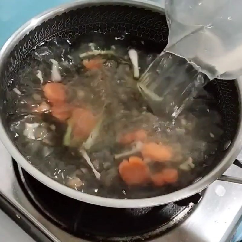 Bước 5 Nấu nước lẩu ngọt thanh Lẩu ngọt thập cẩm