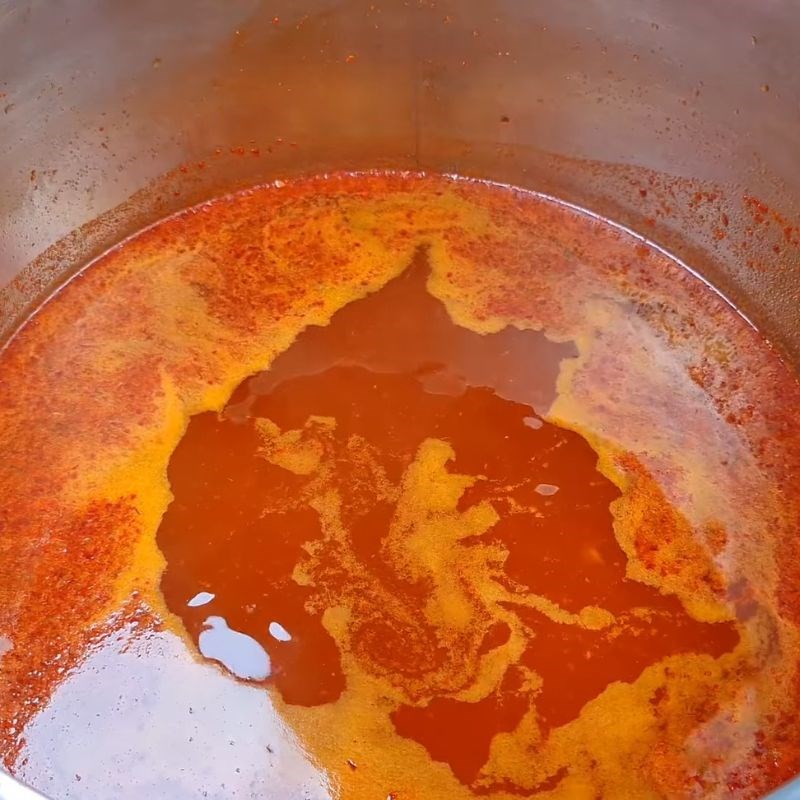 Bước 3 Nấu nước sốt và nguyên liệu phụ Tokbokki cải thảo