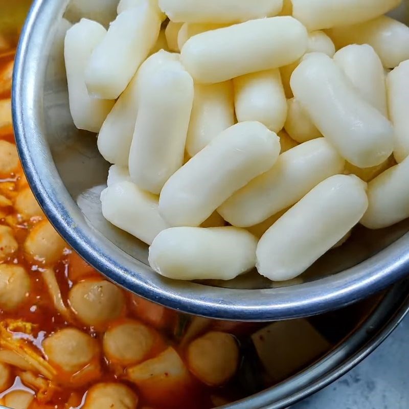 Bước 4 Nấu tokbokki Tokbokki cải thảo