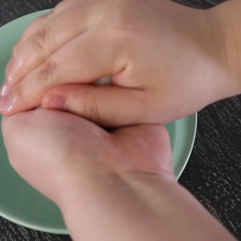 Bước 5 Nêm muối và tạo hình phô mai kéo sợi