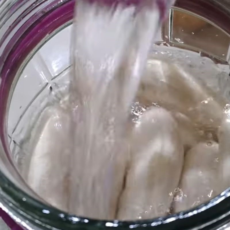 Bước 2 Ngâm rượu chuối Rượu chuối chín