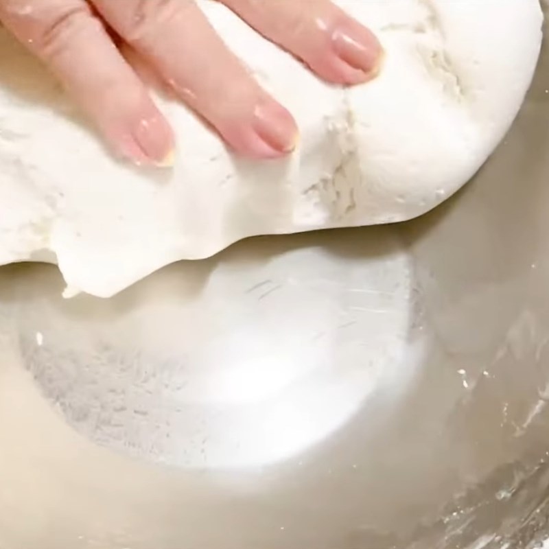 Bước 3 Nhào bột vỏ bánh Bánh dày mặn