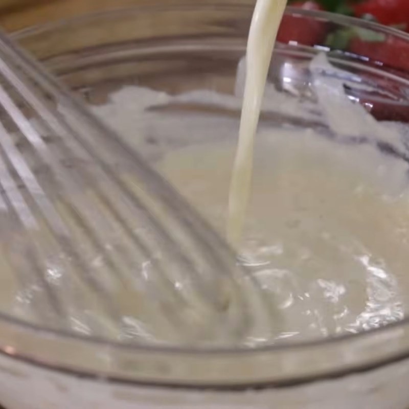 Bước 3 Pha bột bánh crepe Pháp mịn mượt Bánh crepe Pháp