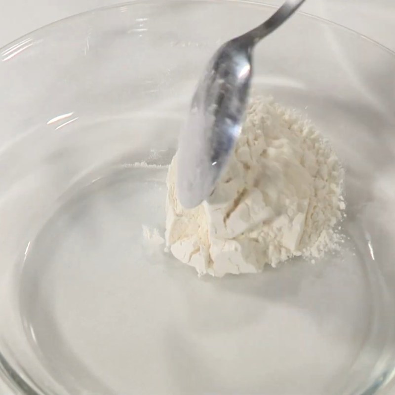 Bước 2 Pha bột chiên Cua lột chiên giòn