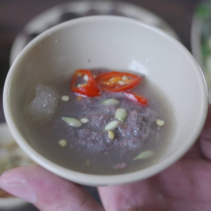 Bước 3 Pha nước chấm lòng lợn mắm tôm thần thánh Lòng lợn luộc