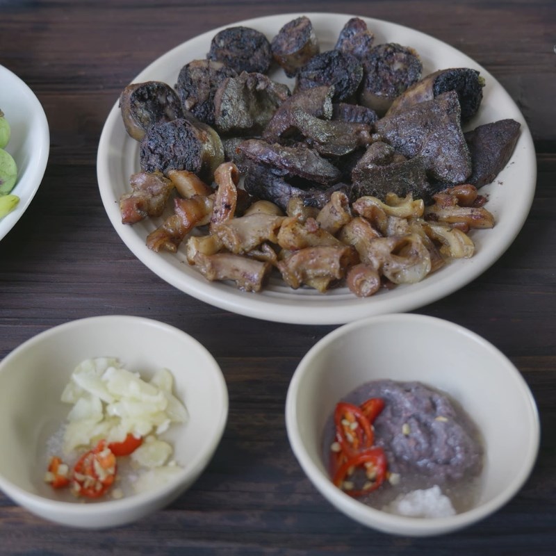 Bước 3 Pha nước chấm lòng lợn mắm tôm thần thánh Lòng lợn luộc