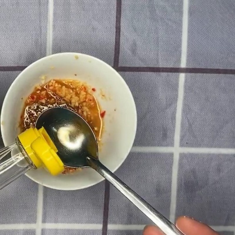 Bước 4 Pha nước mắm chấm ngan luộc đậm đà Nước chấm ngan luộc