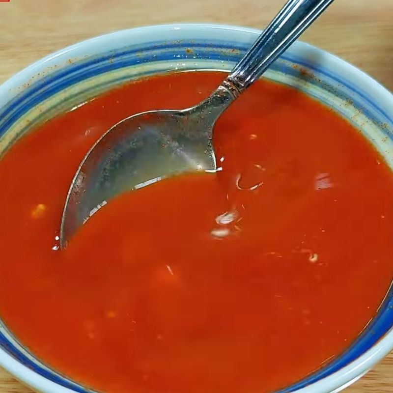 Bước 2 Pha nước sốt chua ngọt đậm đà Trứng sốt chua ngọt