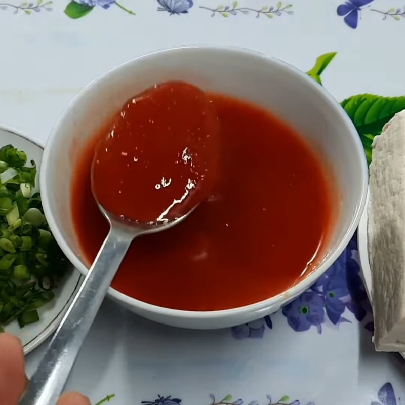 Bước 2 Pha nước sốt chua ngọt đậm đà Đậu sốt chua ngọt