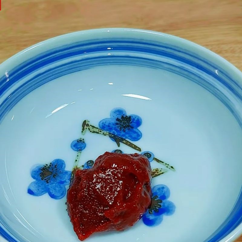 Bước 2 Pha nước sốt chua ngọt đậm đà Trứng sốt chua ngọt