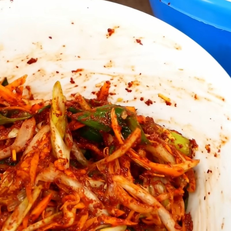 Bước 4 Pha sốt trộn kim chi Kim chi cải thảo muối ăn liền