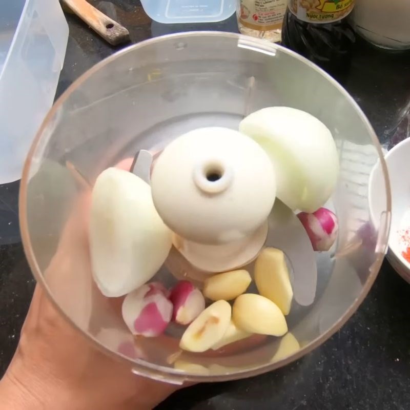 Bước 2 Pha sốt ướp thịt heo quay thịt heo quay tại nhà