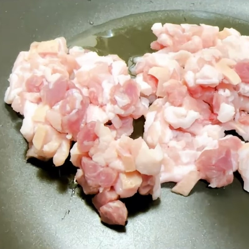 Bước 2 Phi hành và xào nhân thịt Bánh dày mặn