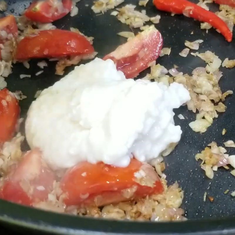 Bước 4 Phi thơm gia vị cho nước lẩu chua cay lẩu cá quả rau cải