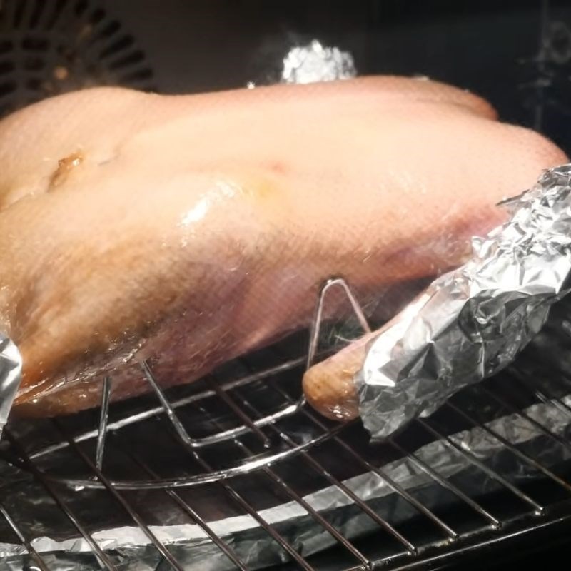 Bước 8 Quay vịt da giòn trong lò nướng vịt quay da giòn