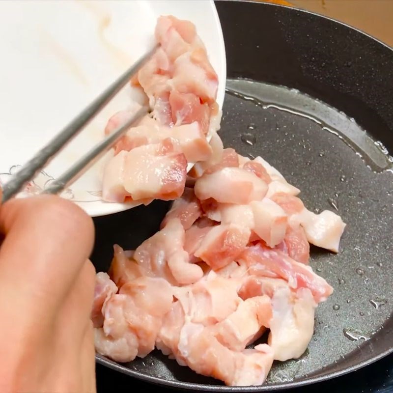 Bước 3 Rang thịt ba chỉ cháy cạnh thịt rang đậu