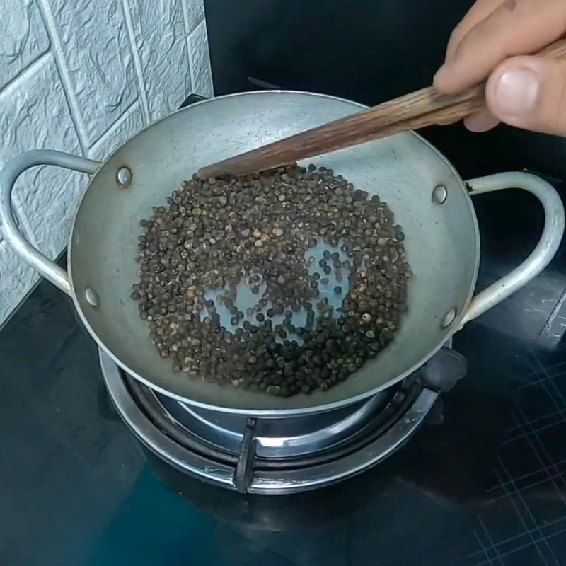 Bước 1 Rang tiêu thơm nồng Muối tiêu ngon