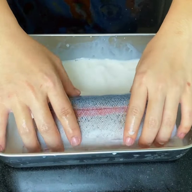 Bước 1 Sơ chế cá hồi Chà bông cá hồi