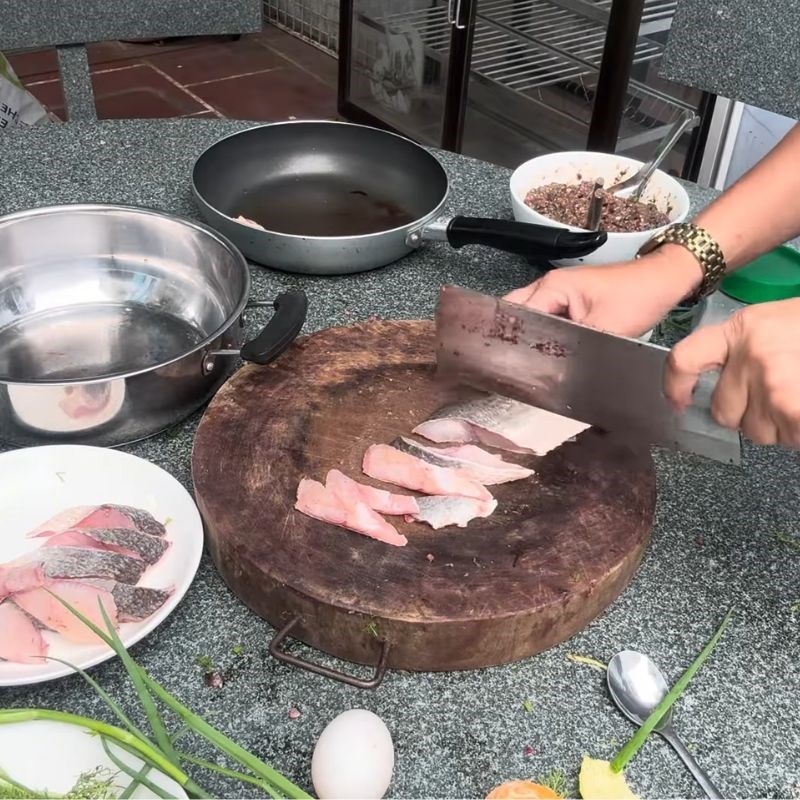 Bước 1 Sơ chế cá lóc và chuẩn bị nguyên liệu Cá nấu ám
