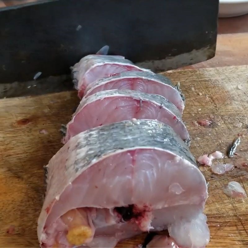 Bước 2 Sơ chế cá quả và các nguyên liệu khác lẩu cá quả rau cải