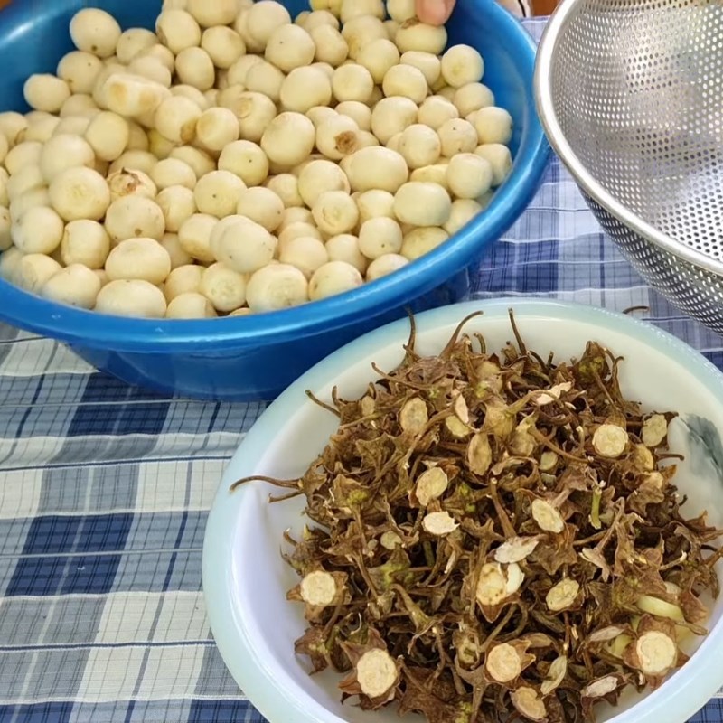 Bước 3 Sơ chế cà và các loại gia vị Cà teo ngâm mắm