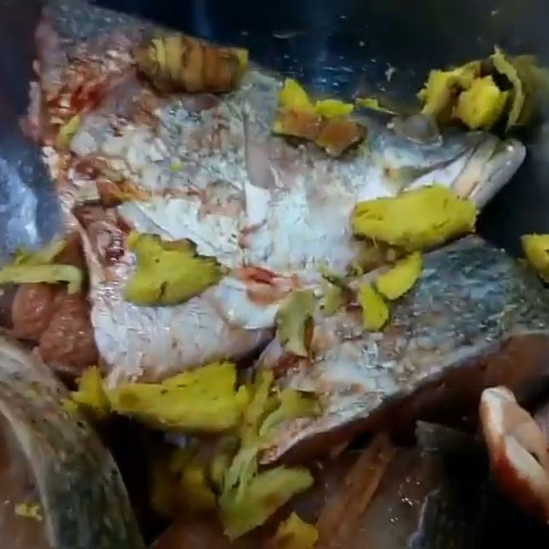 Bước 1 Sơ chế cá vược sạch sẽ lẩu cá vược