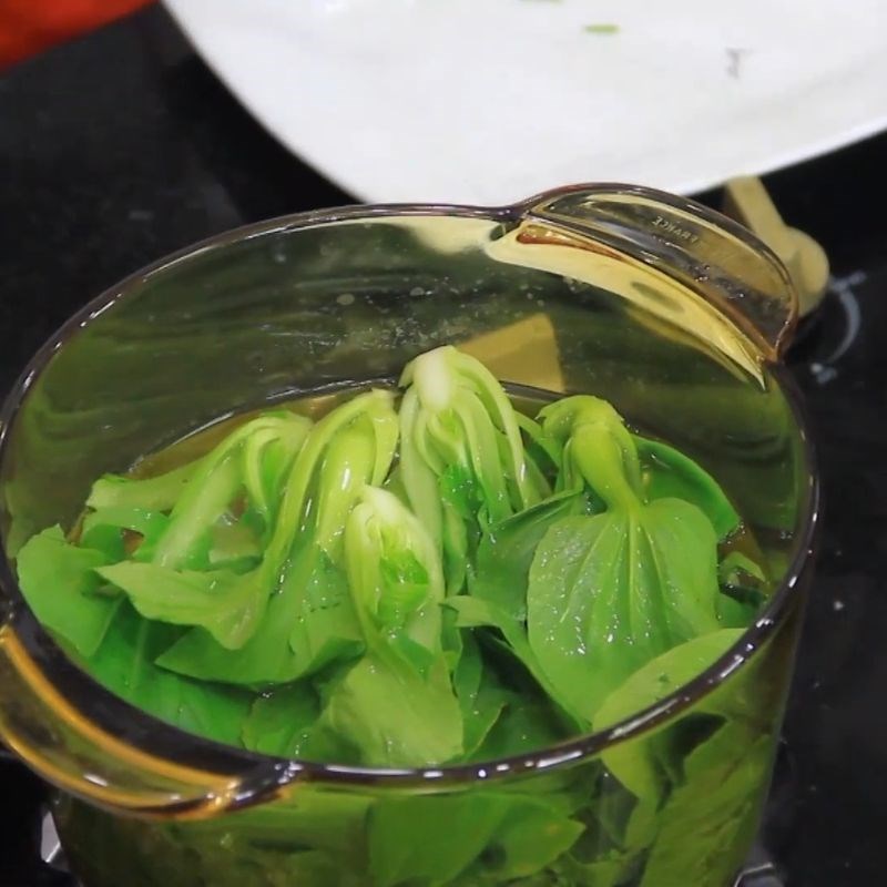 Bước 6 Sơ chế cải xanh và cà rốt ăn kèm Giò heo hầm tóc tiên