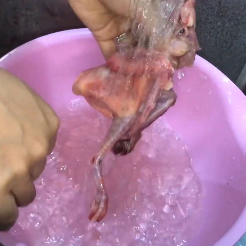 Bước 1 Sơ chế chim bồ câu và hạt sen cháo chim bồ câu cho bé