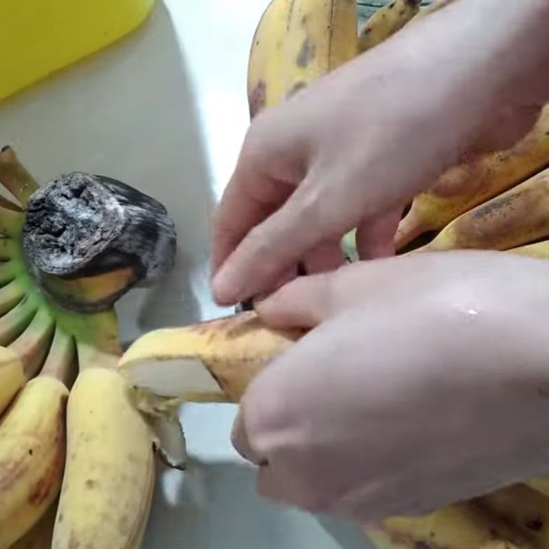 Bước 1 Sơ chế chuối chín Rượu chuối chín