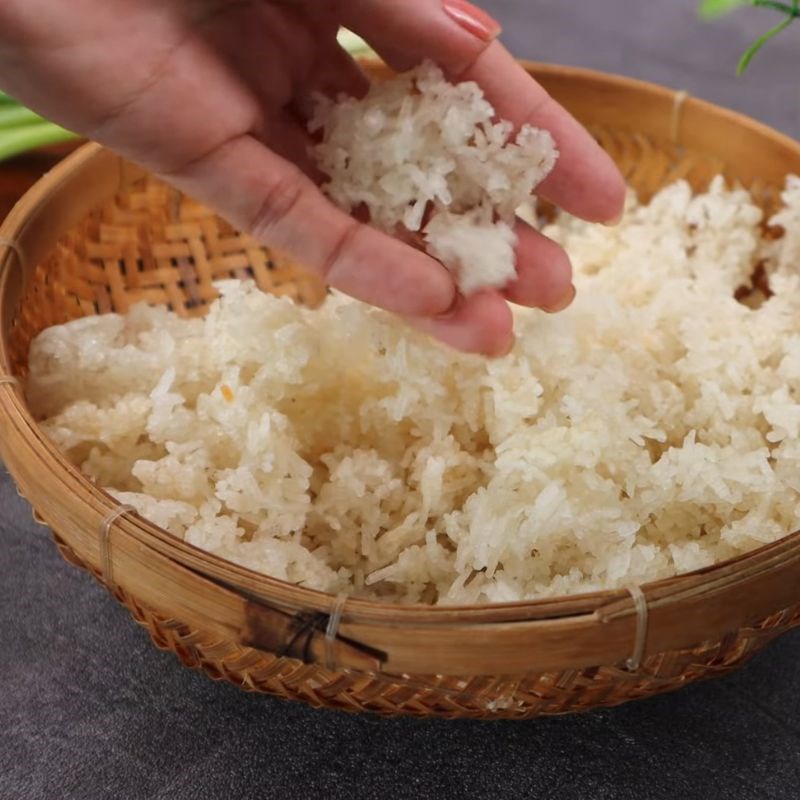 Bước 1 Sơ chế cơm khô và hành lá cơm cháy từ cơm nguội