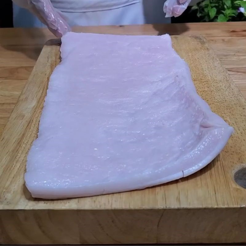 Bước 1 Sơ chế da heo sạch sẽ tóp mỡ da heo chiên giòn