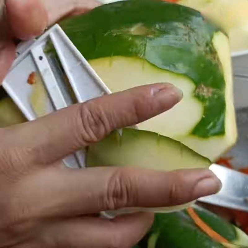 Bước 1 Sơ chế đu đủ xanh và cà rốt Dưa góp đu đủ