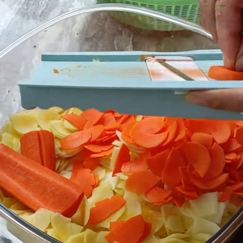 Bước 1 Sơ chế đu đủ xanh và cà rốt Dưa góp đu đủ