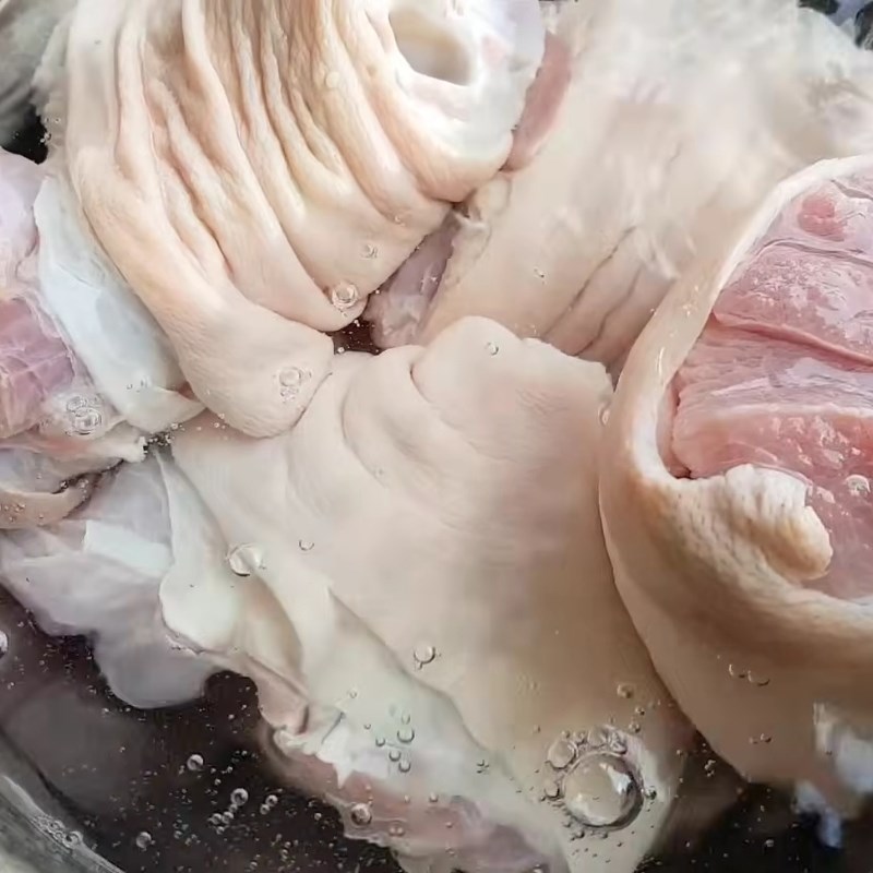 Bước 1 Sơ chế giò heo Giò heo phá lấu