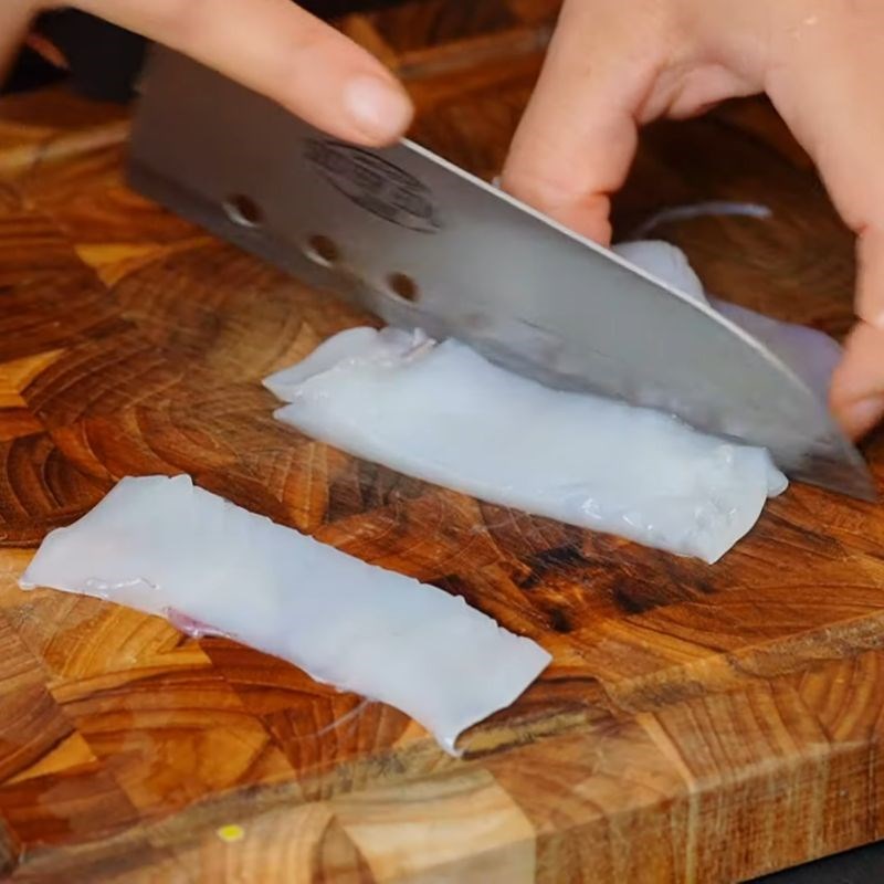 Bước 1 Sơ chế mực và rau củ mực xào ngon giòn