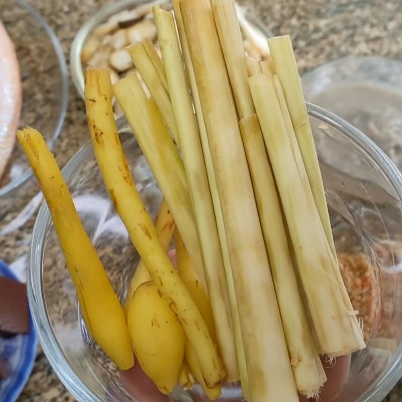 Bước 1 Sơ chế nguyên liệu Bún nước lèo Trà Vinh