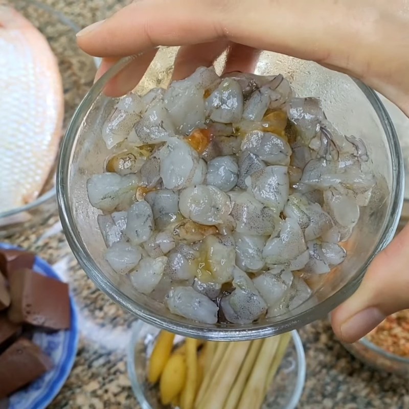 Bước 1 Sơ chế nguyên liệu Bún nước lèo Trà Vinh